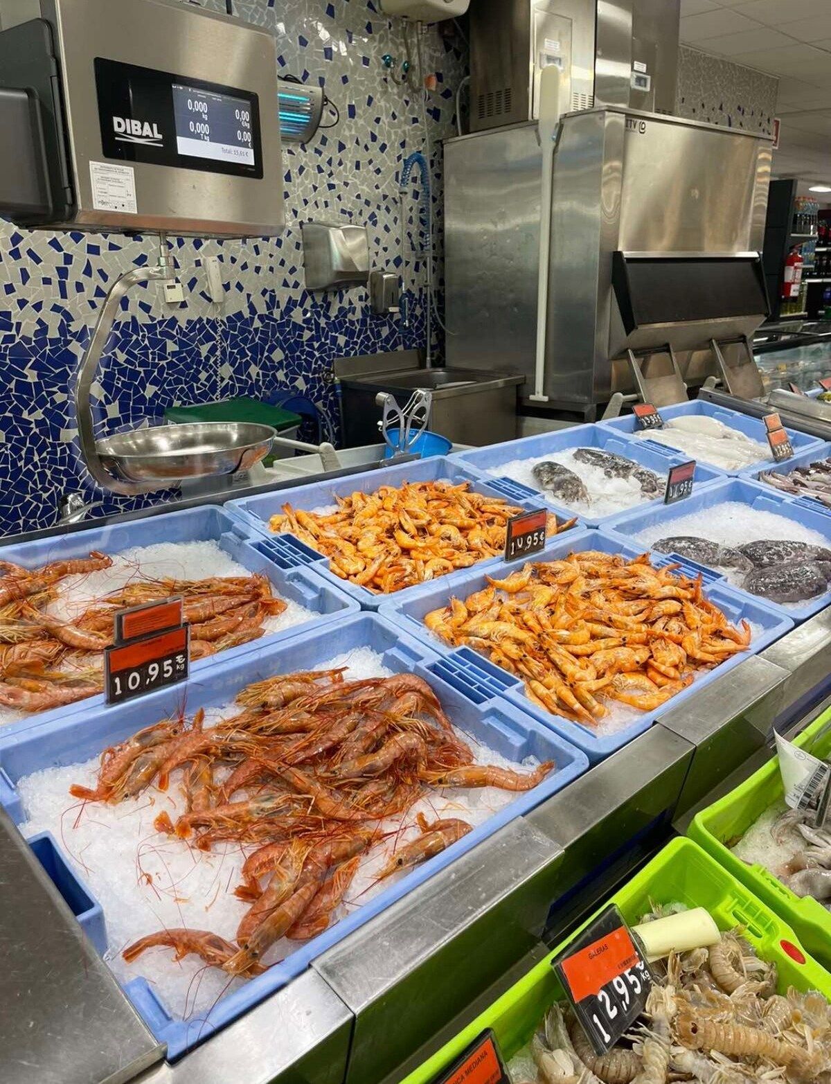 Fresh prawns at the fish market