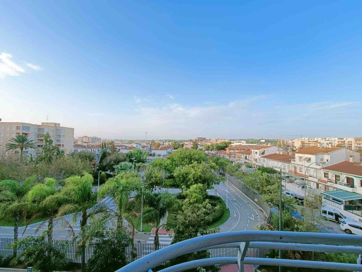 View from the terrace over the palm park